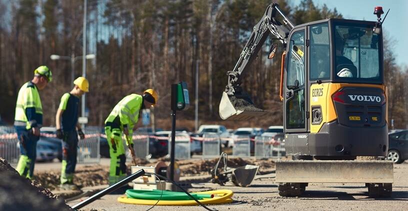 Electric compact excavator working in utility