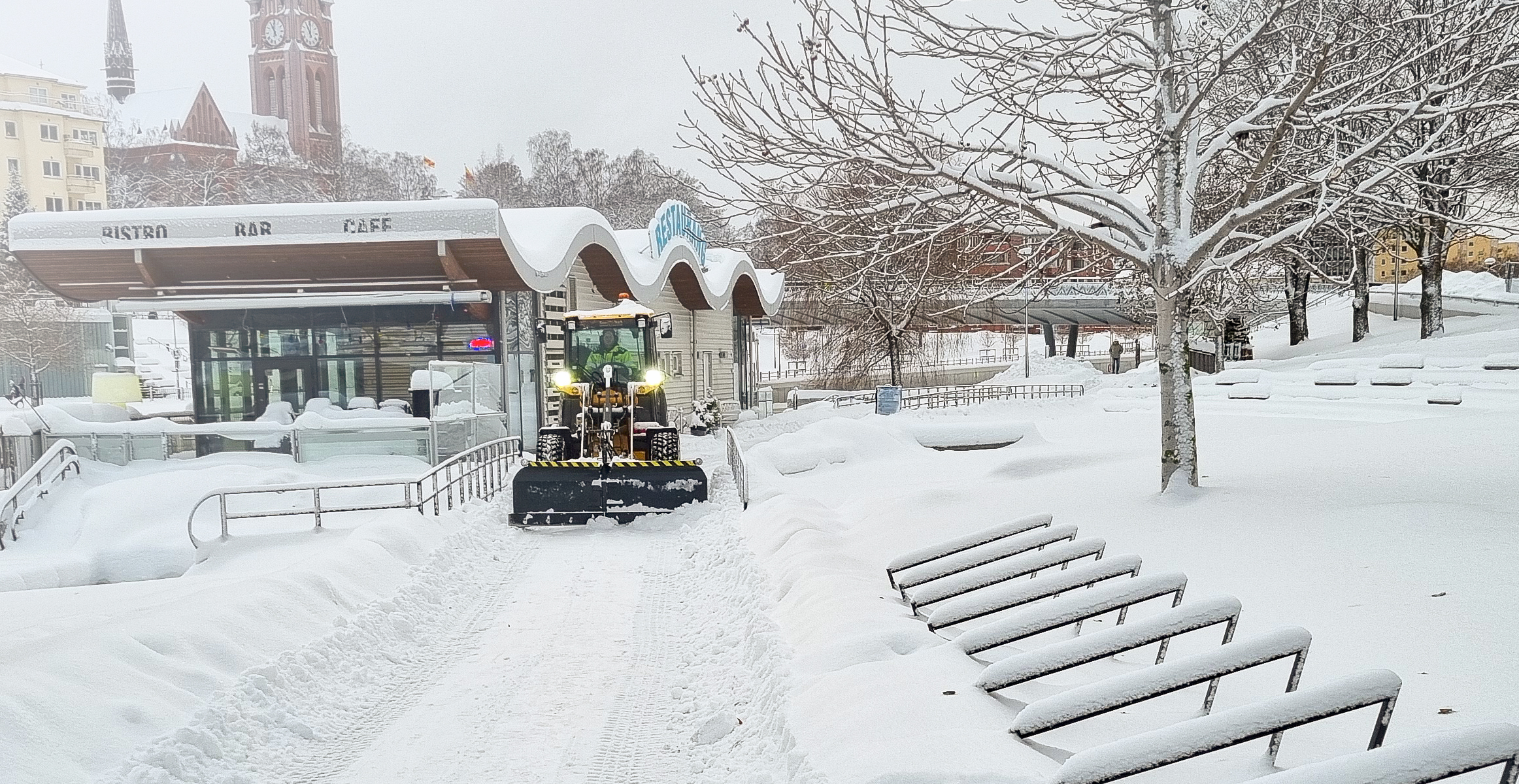 Electric wheel loader in snow clearing