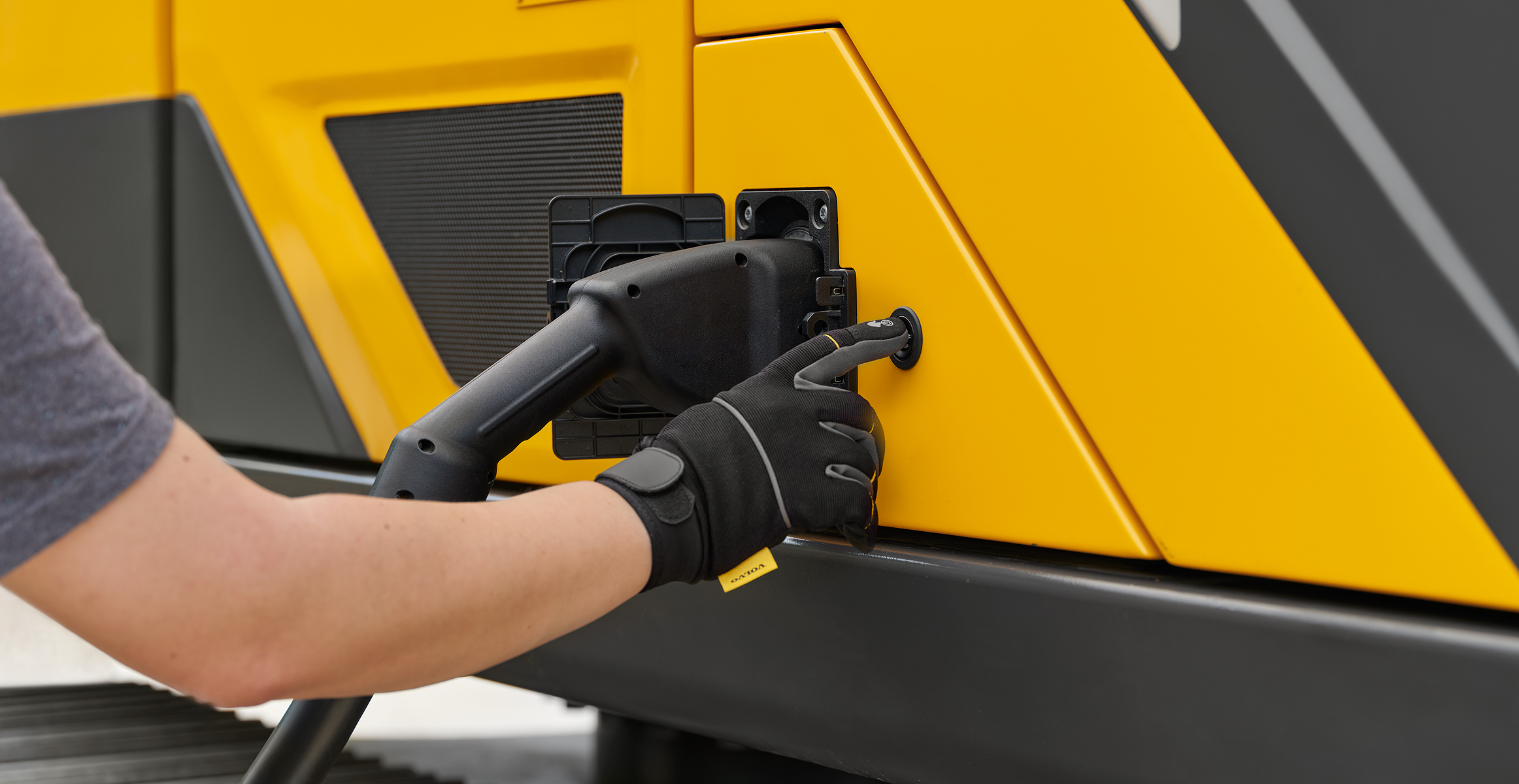 Fast charging electric large excavator