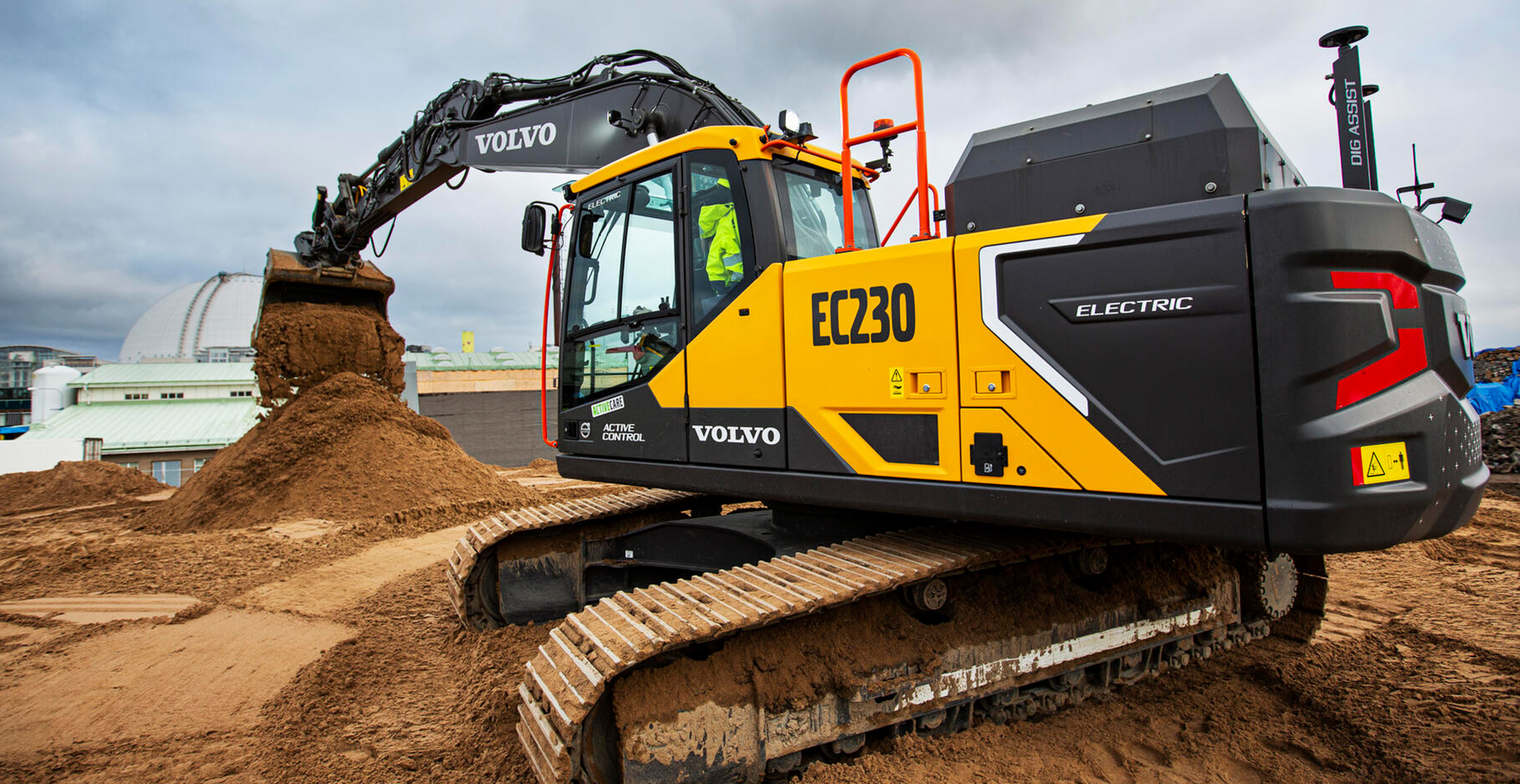 EC230 Electric midsize excavator at Slakthusområdet