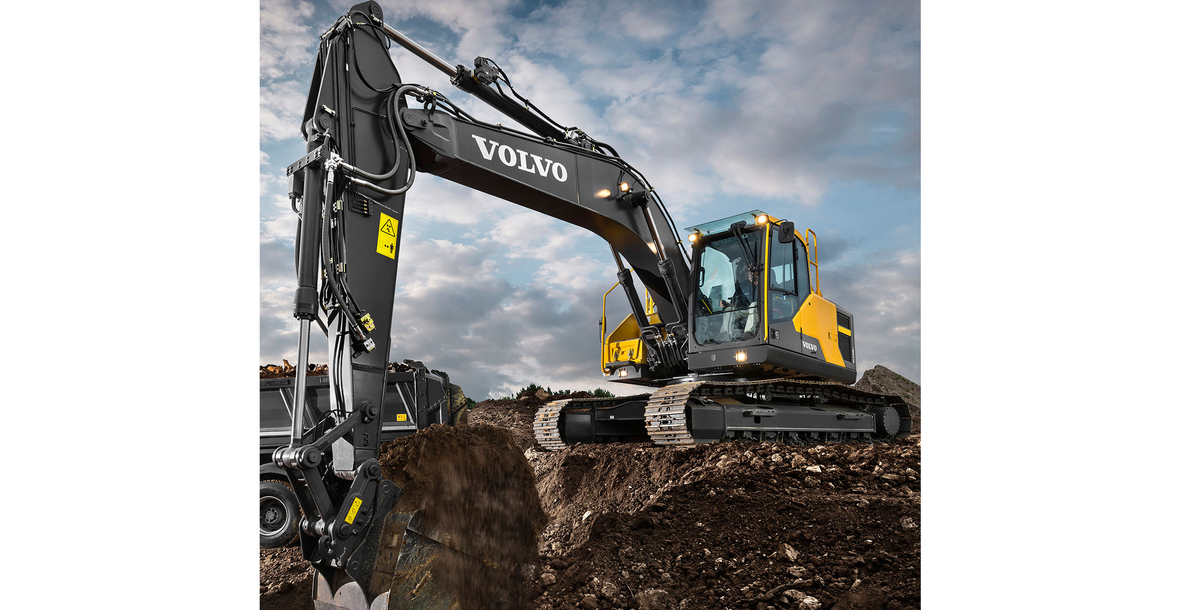 New-Volvo-EC220E-offers-best-2324x1200