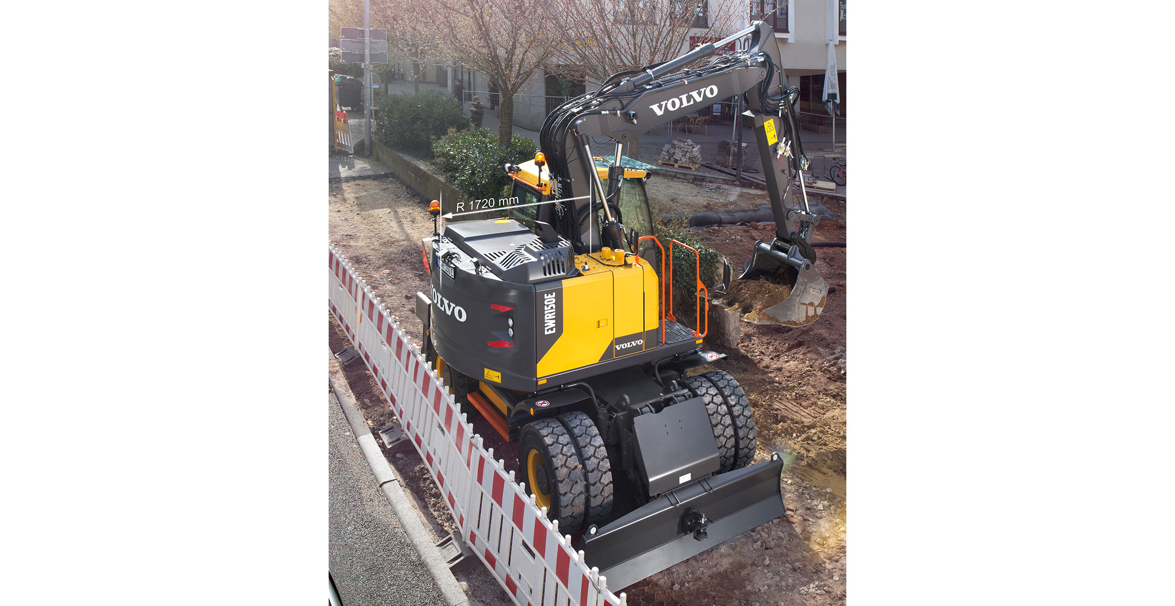 volvo-ewr150e-offers-the-shortest-swing-2324x1200