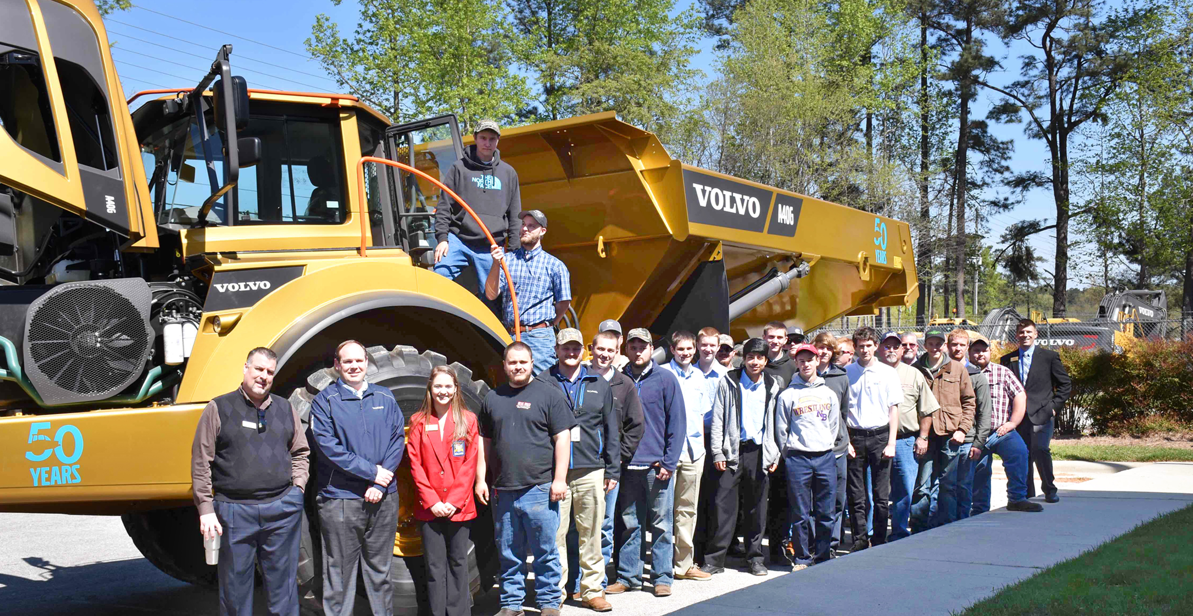 Conexpo-2017-Volvo-helps-close-skills-gap-donates-proceeds-50th-anniversary-A40G-01-01-2324x1200