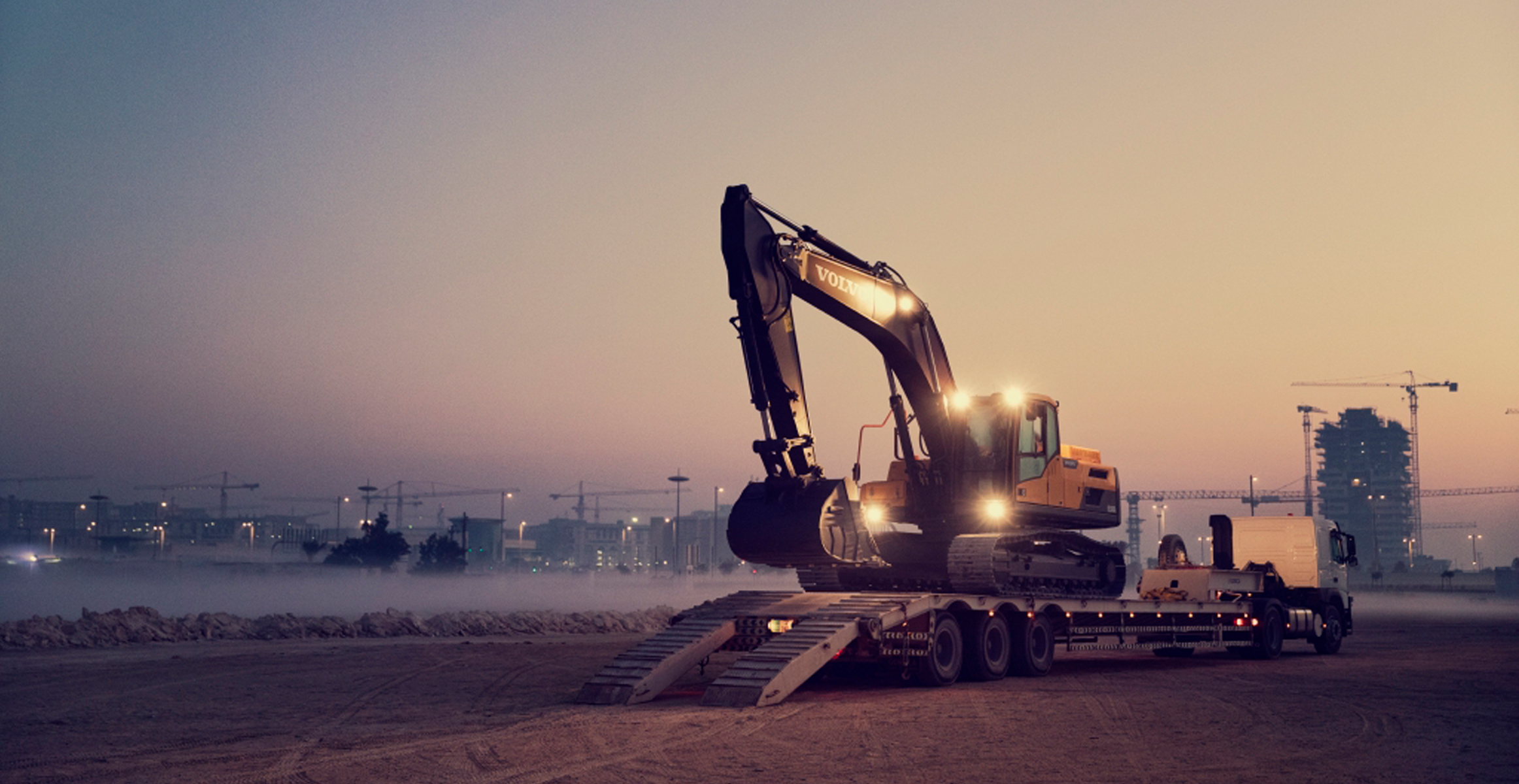 Volvo-machines-help-to-build-smart-city-in-the-desert-01-2324x1200