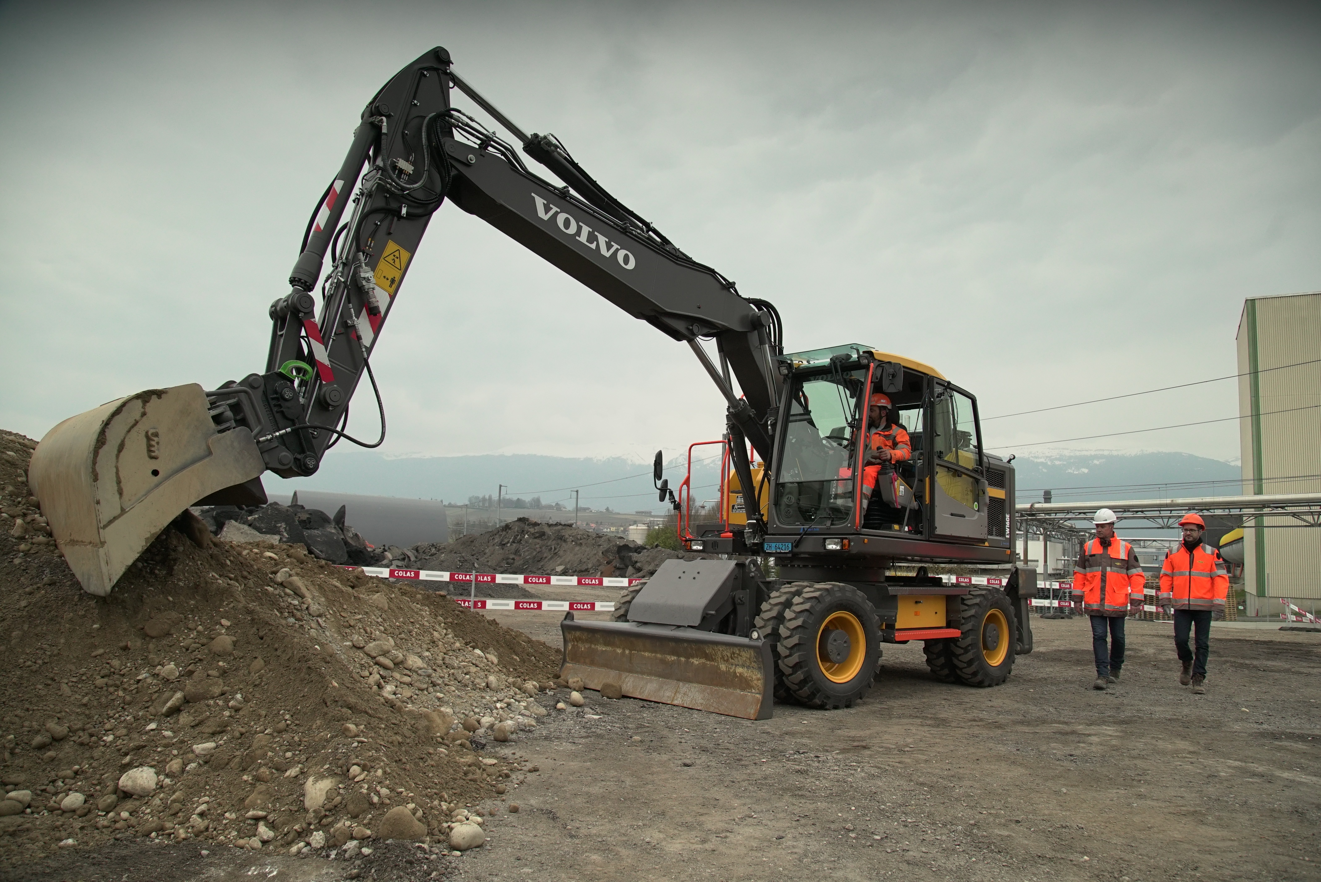 Volvo CE tests safety concepts with Colas