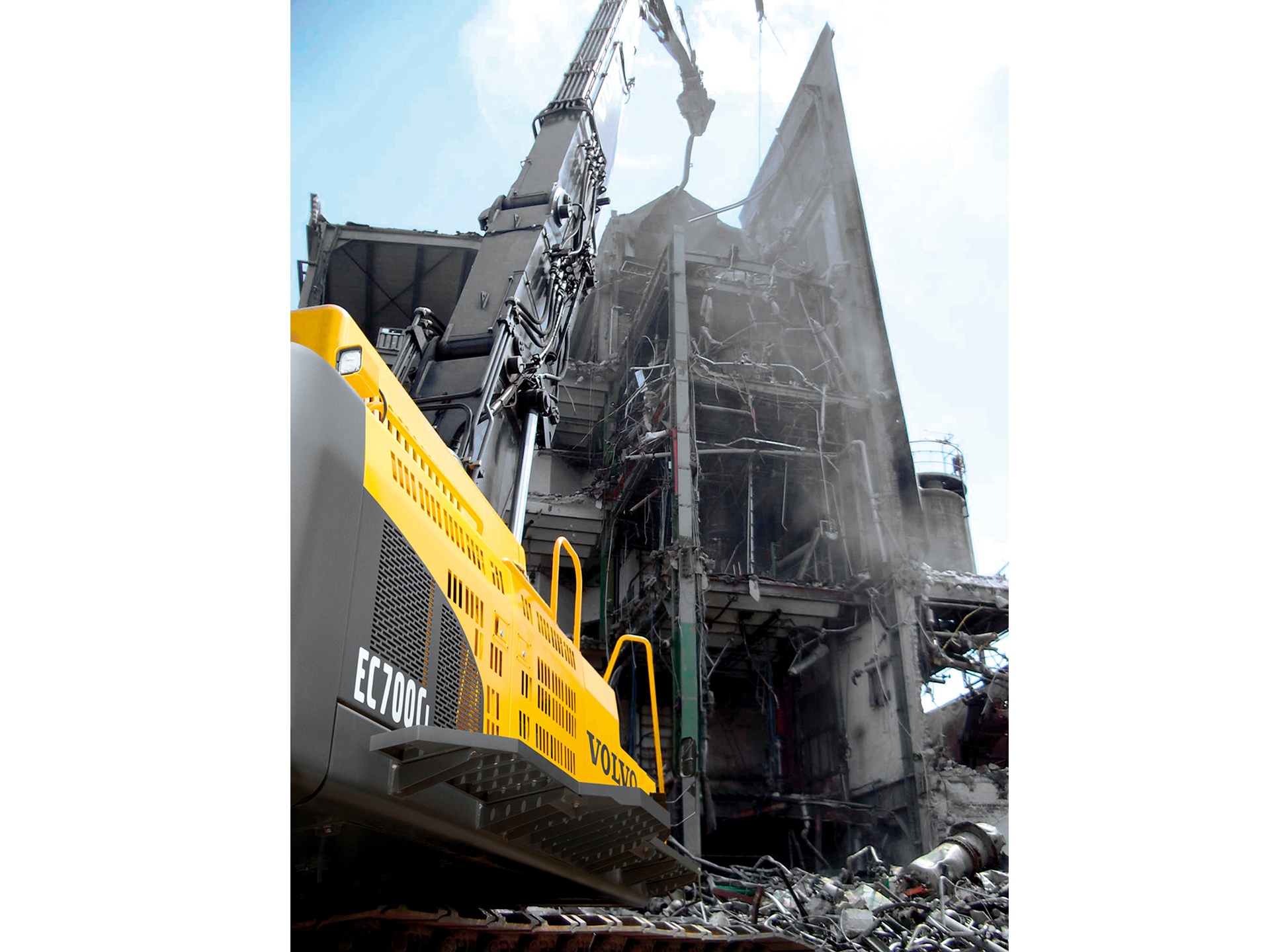 2018_June_Volvos_Formidable_Excavator_Six_Pack_02