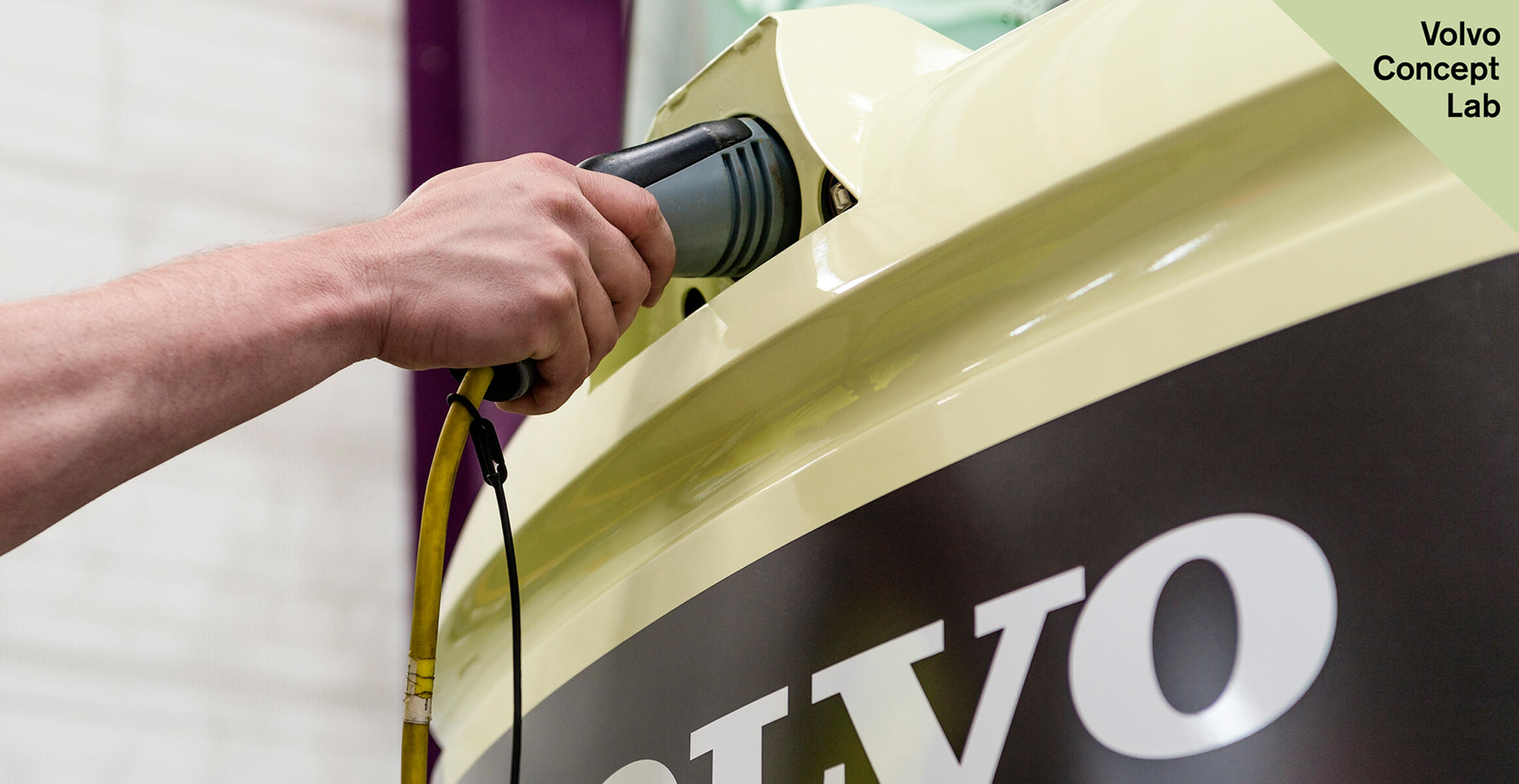 volvo-ce-fully-electric-compact-excavator-prototype-wins-intermat-innovation-award-02-2324x1200