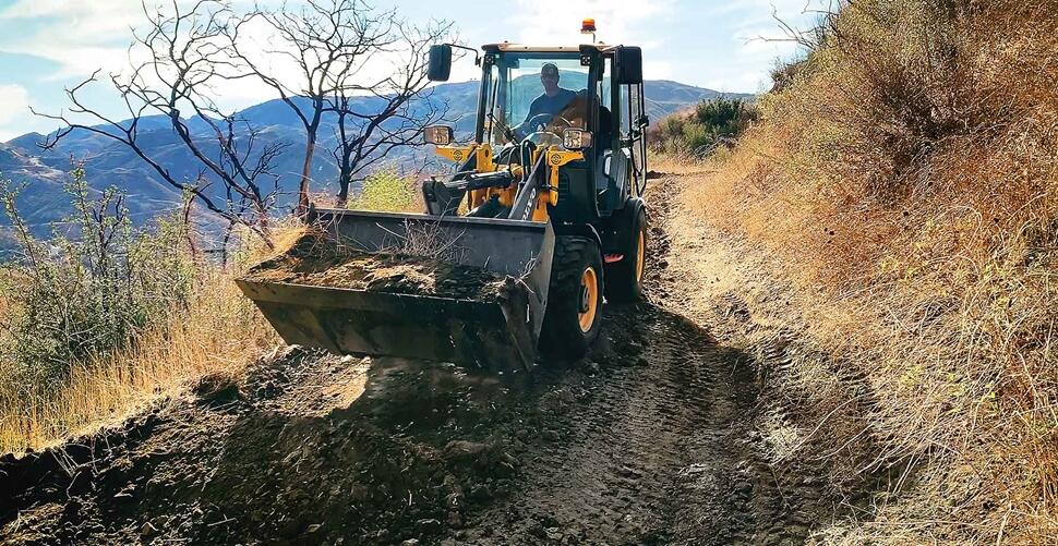 The L25 Electric is comfortable working in rugged and remote conditions.