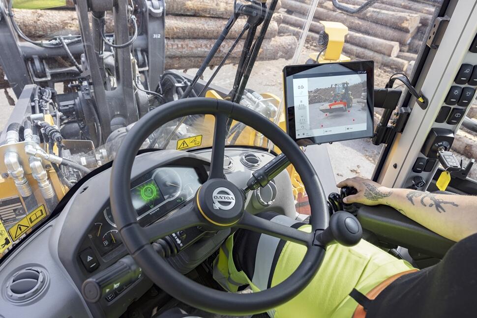 steering wheel in Volvo machine
