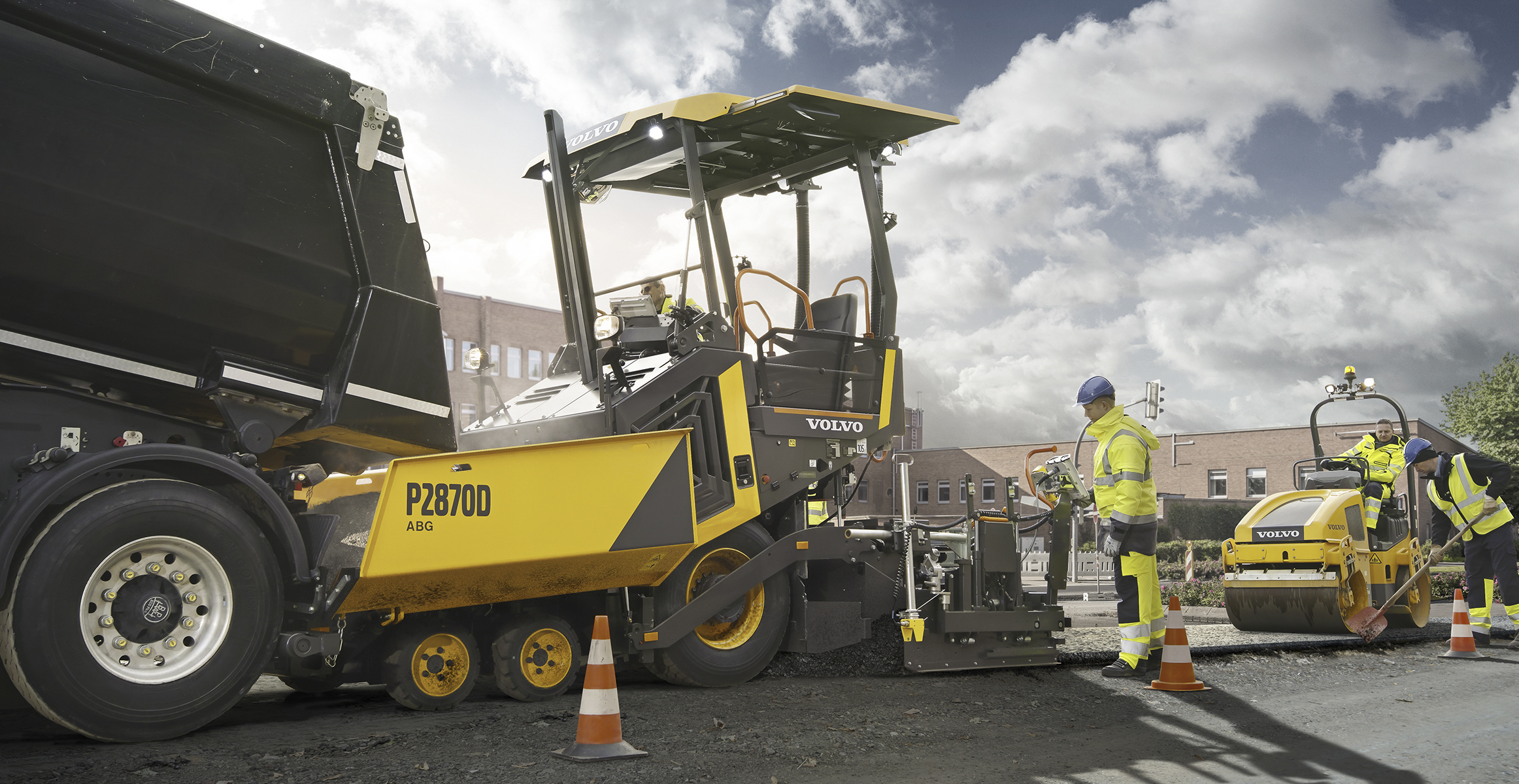 Volvo Wheeled Paver P2870D