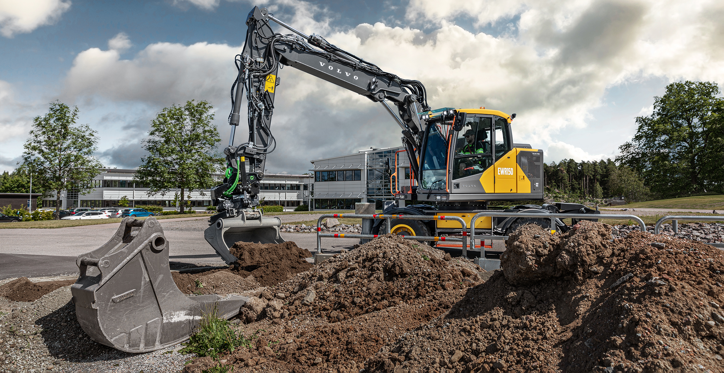 Volvo electric wheeled excavator EWR150