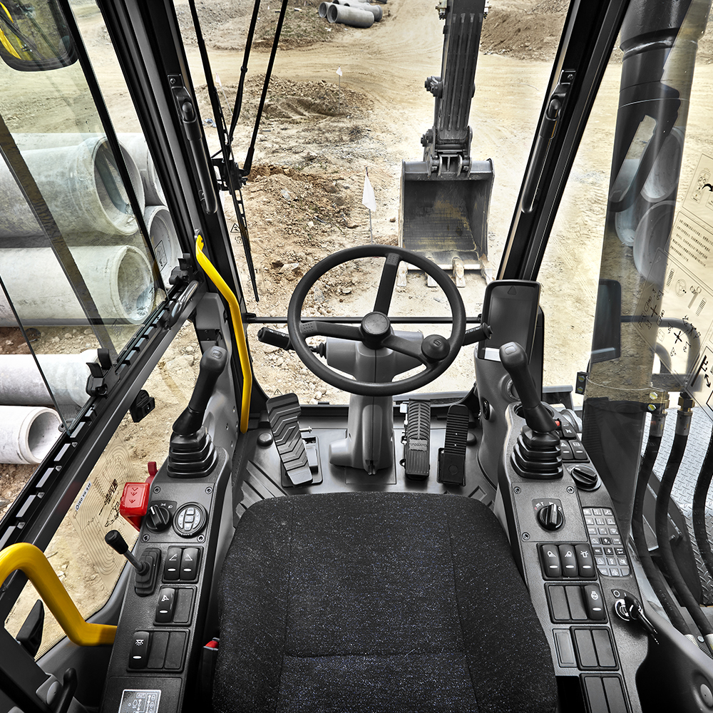Кабина погрузчика управление. Volvo ew205d. Колесный экскаватор Volvo ew205d. Экскаватор Вольво 205. JCB 205 экскаватор кабина.
