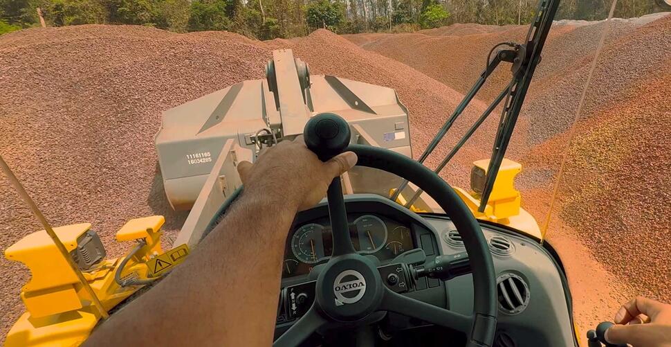 Viena-Siderurgica-investe-em-carregadeira-Volvo-L120-Electric-02