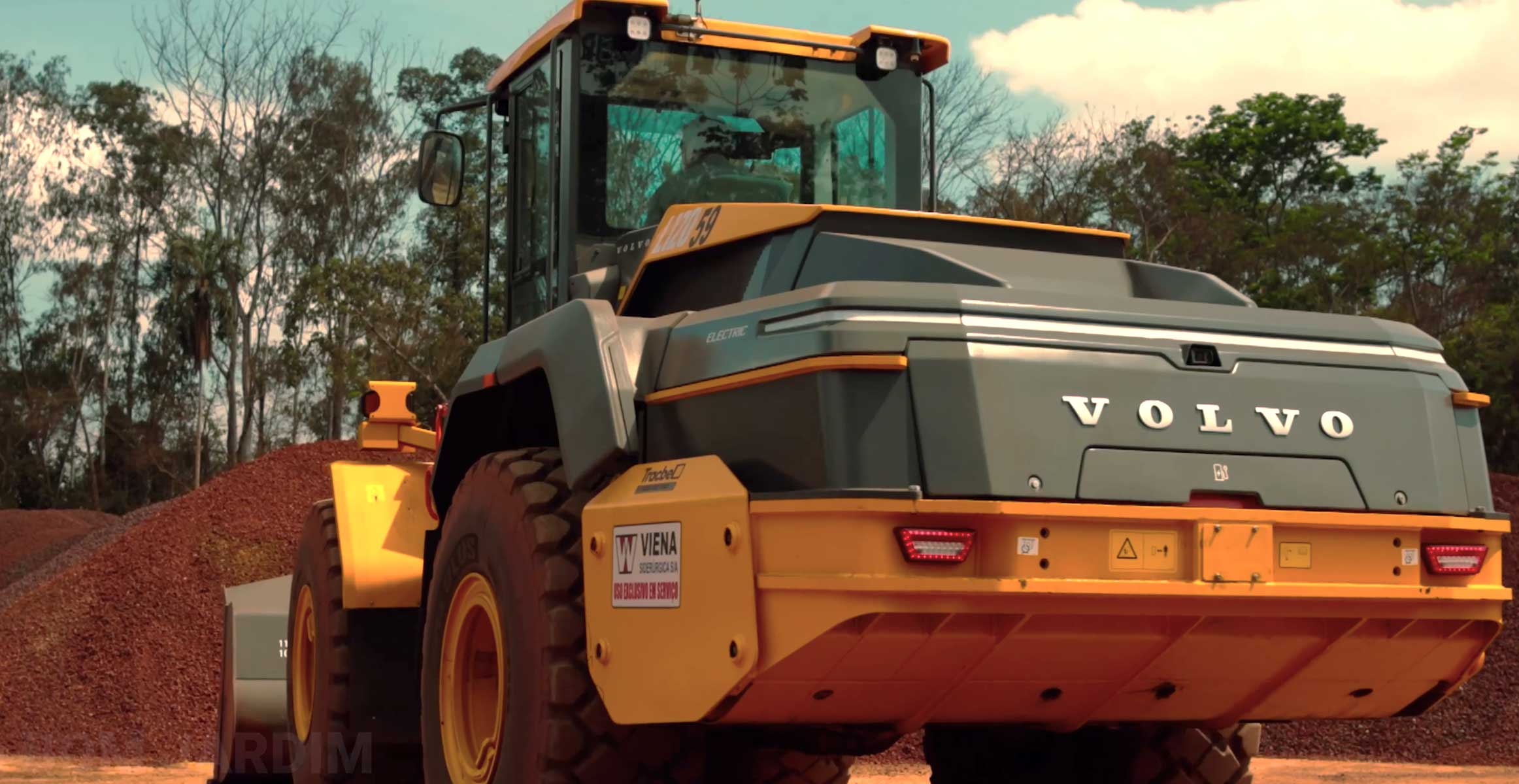 Viena-Siderurgica-investe-em-carregadeira-Volvo-L120-Electric-03