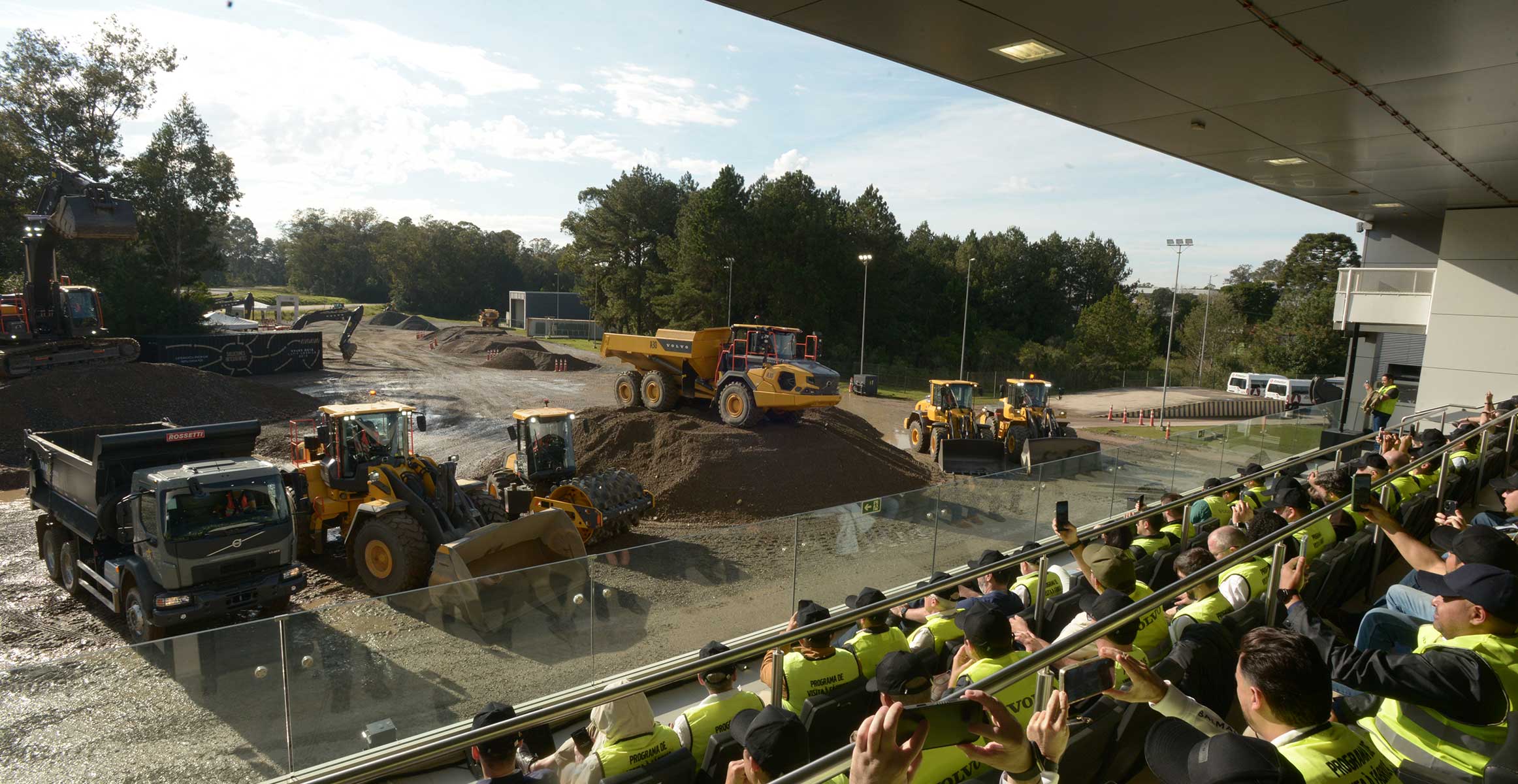 volvo-ce-renova-compromisso-de-experiencias-premium-para-clientes-da-america-latina-06