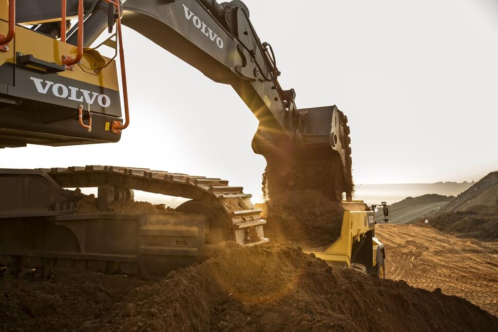 Photo of a Volvo excavator loading dirt into a haul truck.