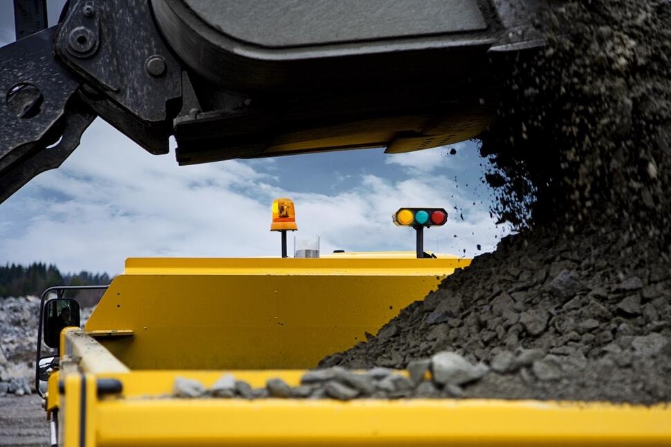 Loading a Volvo Articulated Truck with Haul Assist on-board weighing