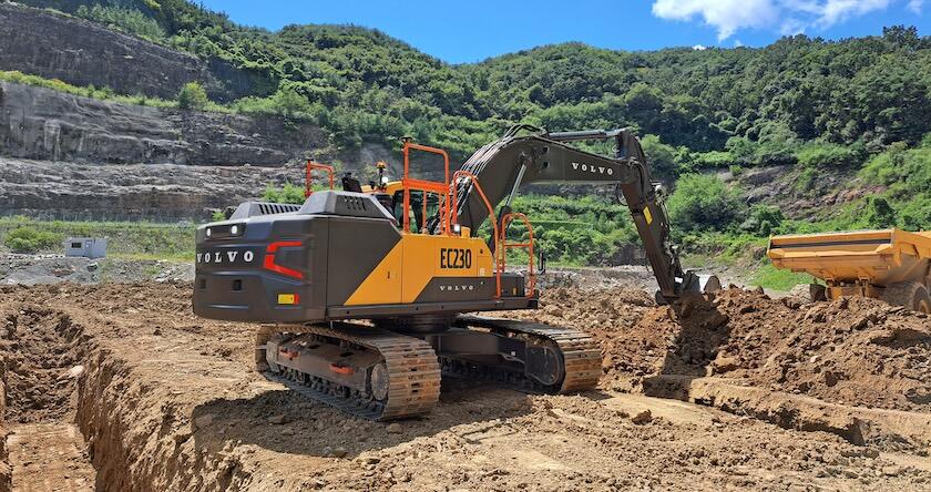New Volvo EC230 excavator loading dirt into an articulated hauler.