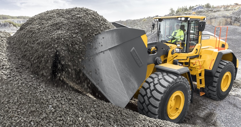 A Volvo L260 frontend loader loading gravel in a rehandling application.