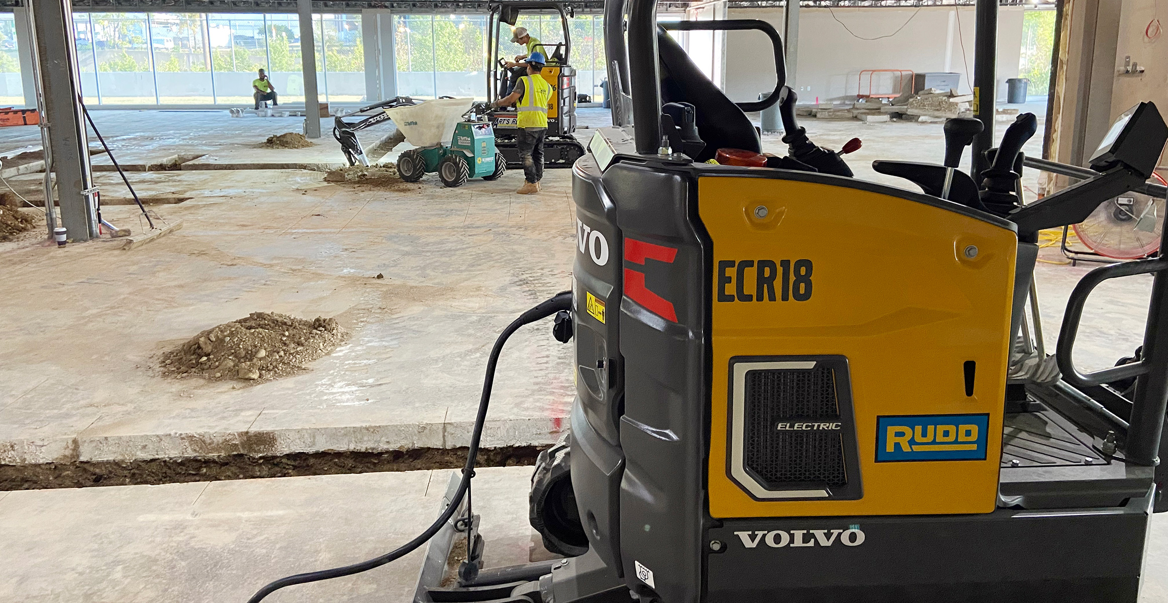 Some renters plug in the Volvo ECR18 Electric during breaks to top off the battery, but even those who don’t say they get at least five hours of operation from a fully charged machine.