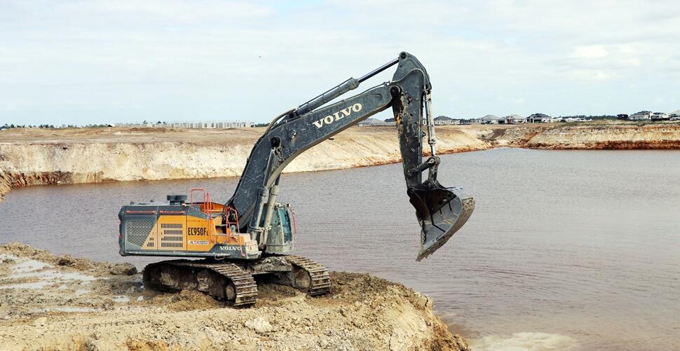 Volvo EC950F at Ryangolf project near Ft. Myers, Florida