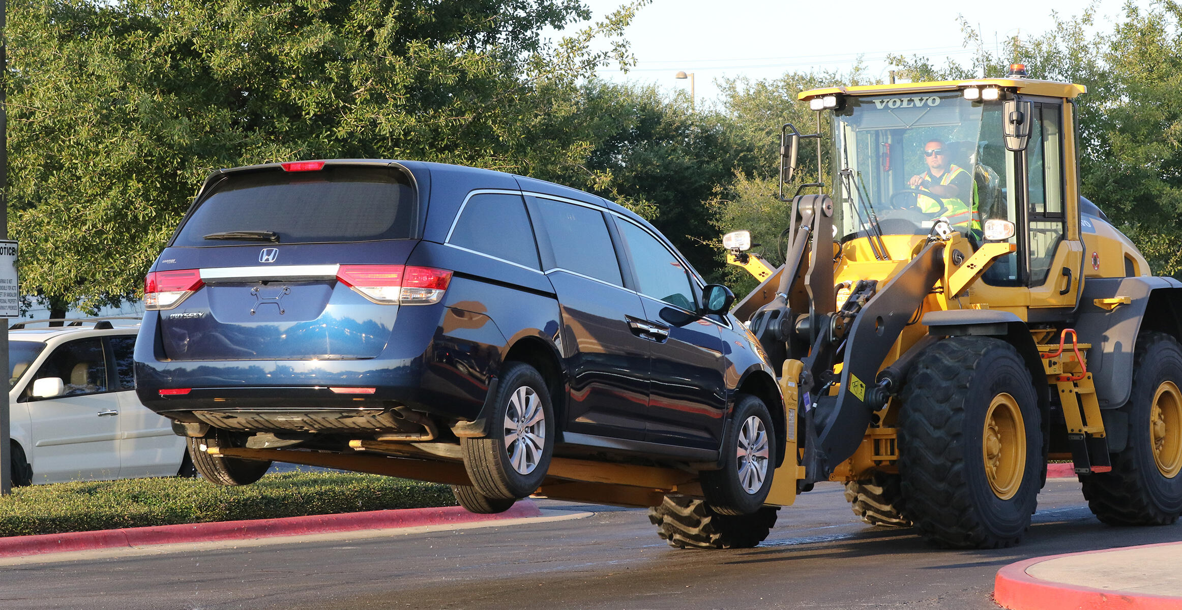 Volvo Frontend Loader at Insurance Auto Auctions in Houston, TX 