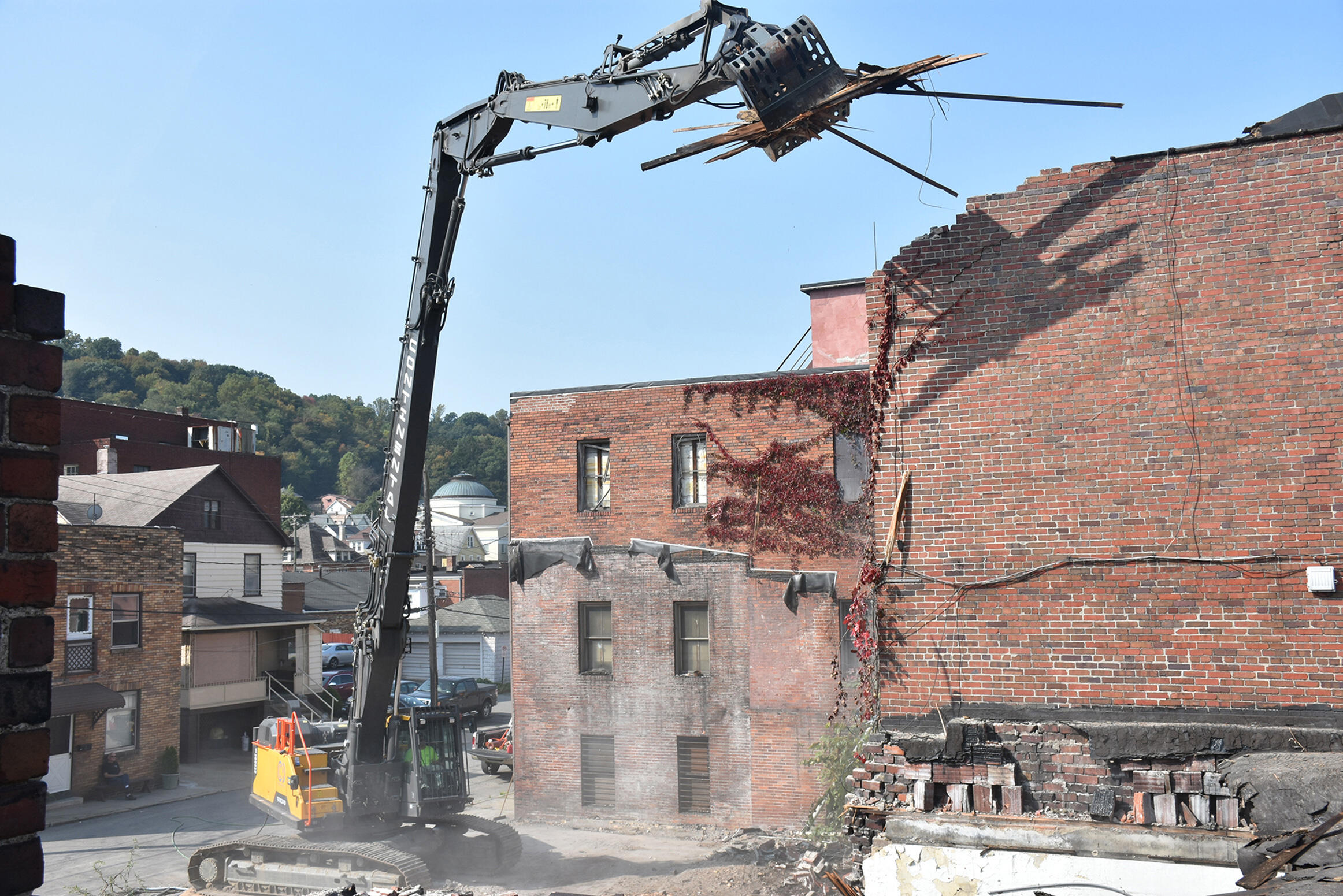 Volvo EC380E HR used by Continental Demolition