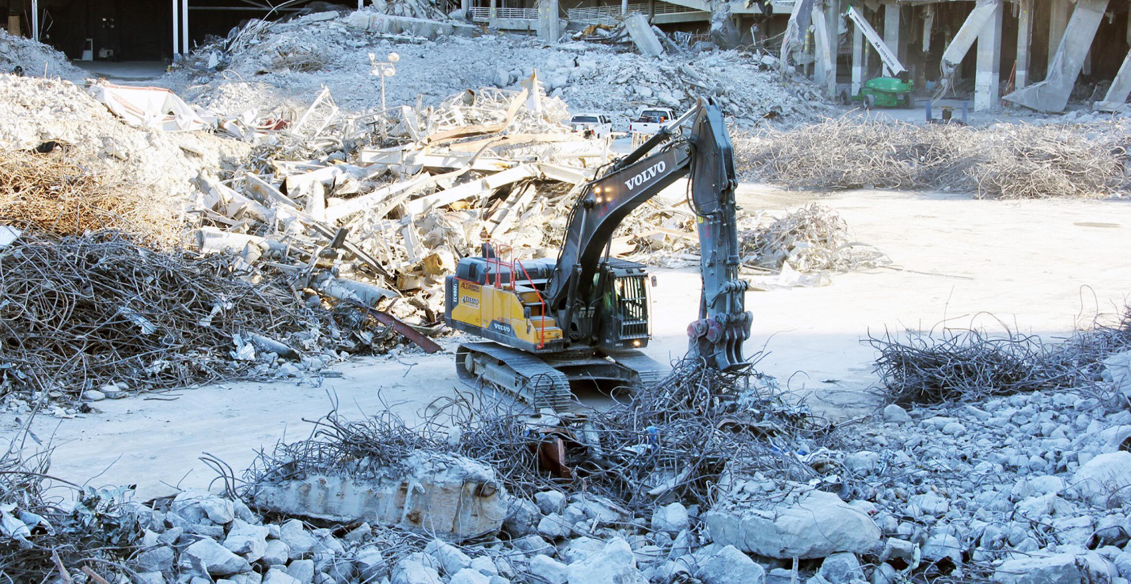 Volvo EC480E working at Georgia Dome Demolition