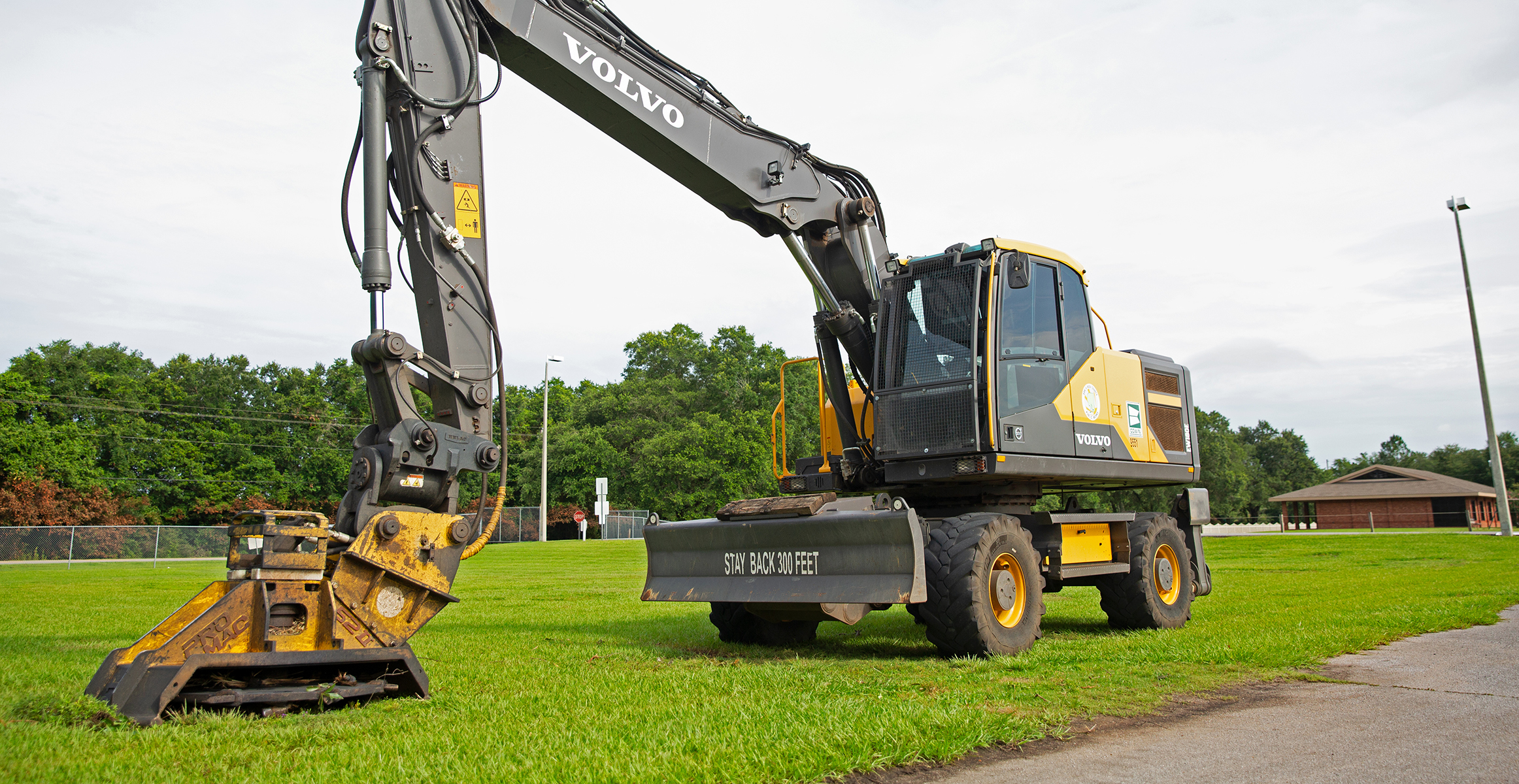 Volvo EW180E in Santa Rosa County, Florida