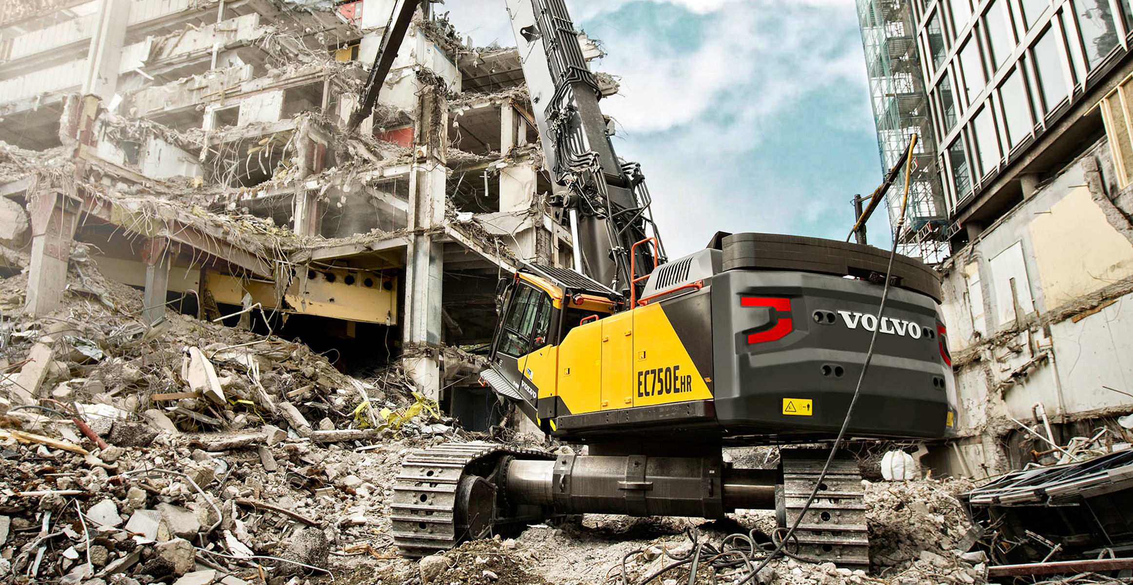 Volvo CE launches the EC750E HR, its largest high-reach excavator in ...