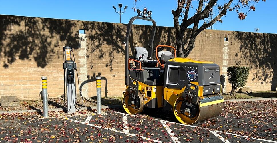 Volvo DD25 Electric compactor charging