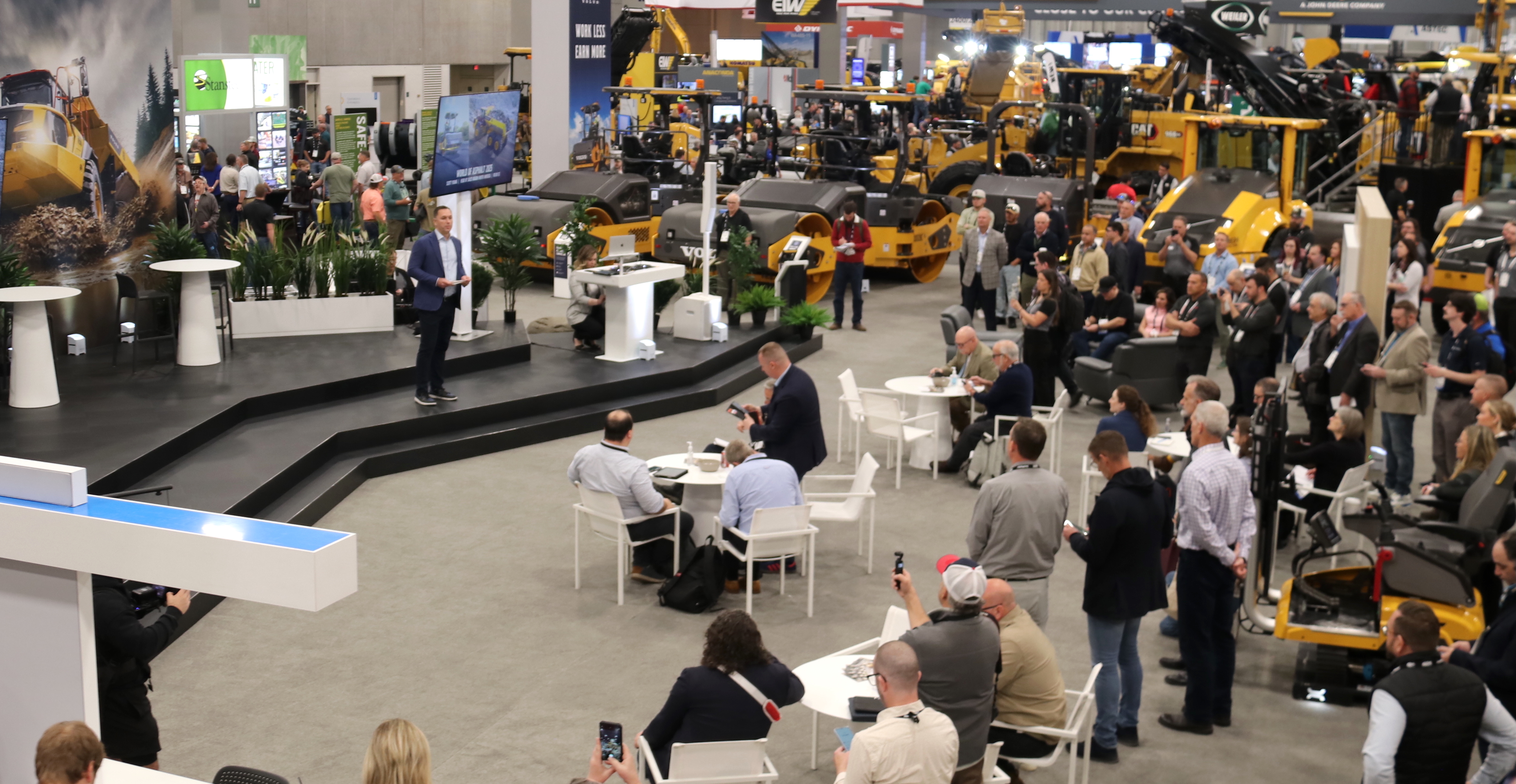 World of Asphalt/AGG1 attendees see North American compactor, hauler and loader debuts