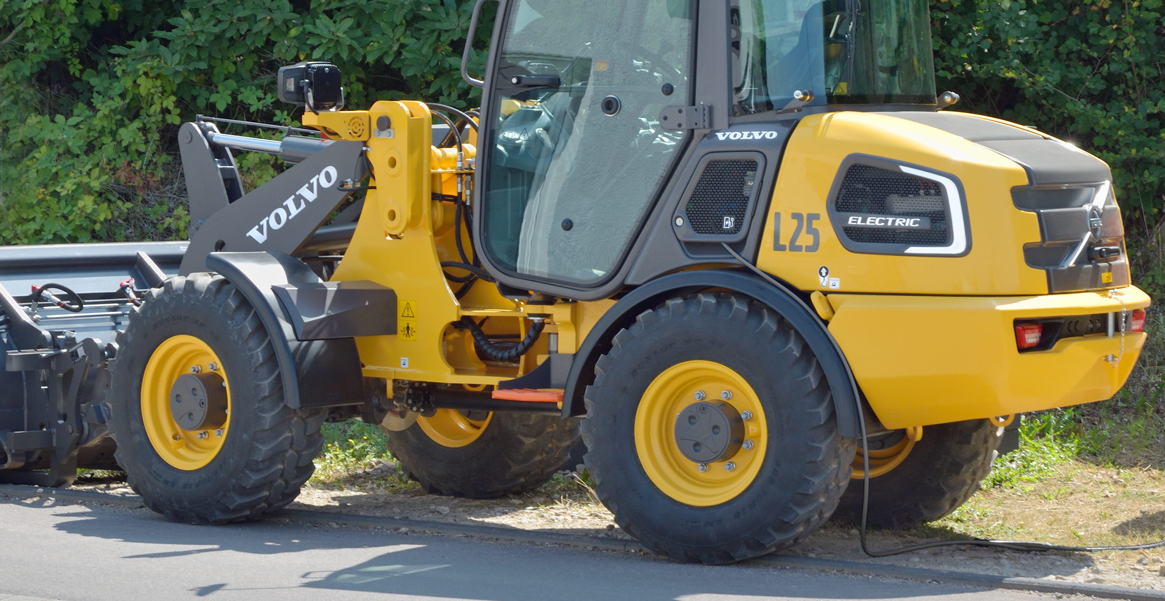 Volvo electric wheel loader charging.