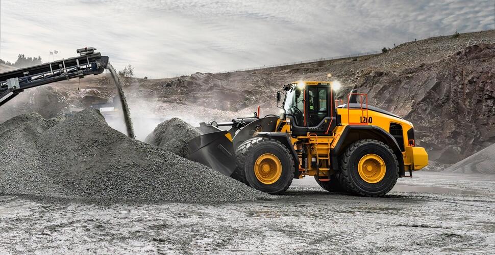 Volvo L260 Rehandler Loading Gravel
