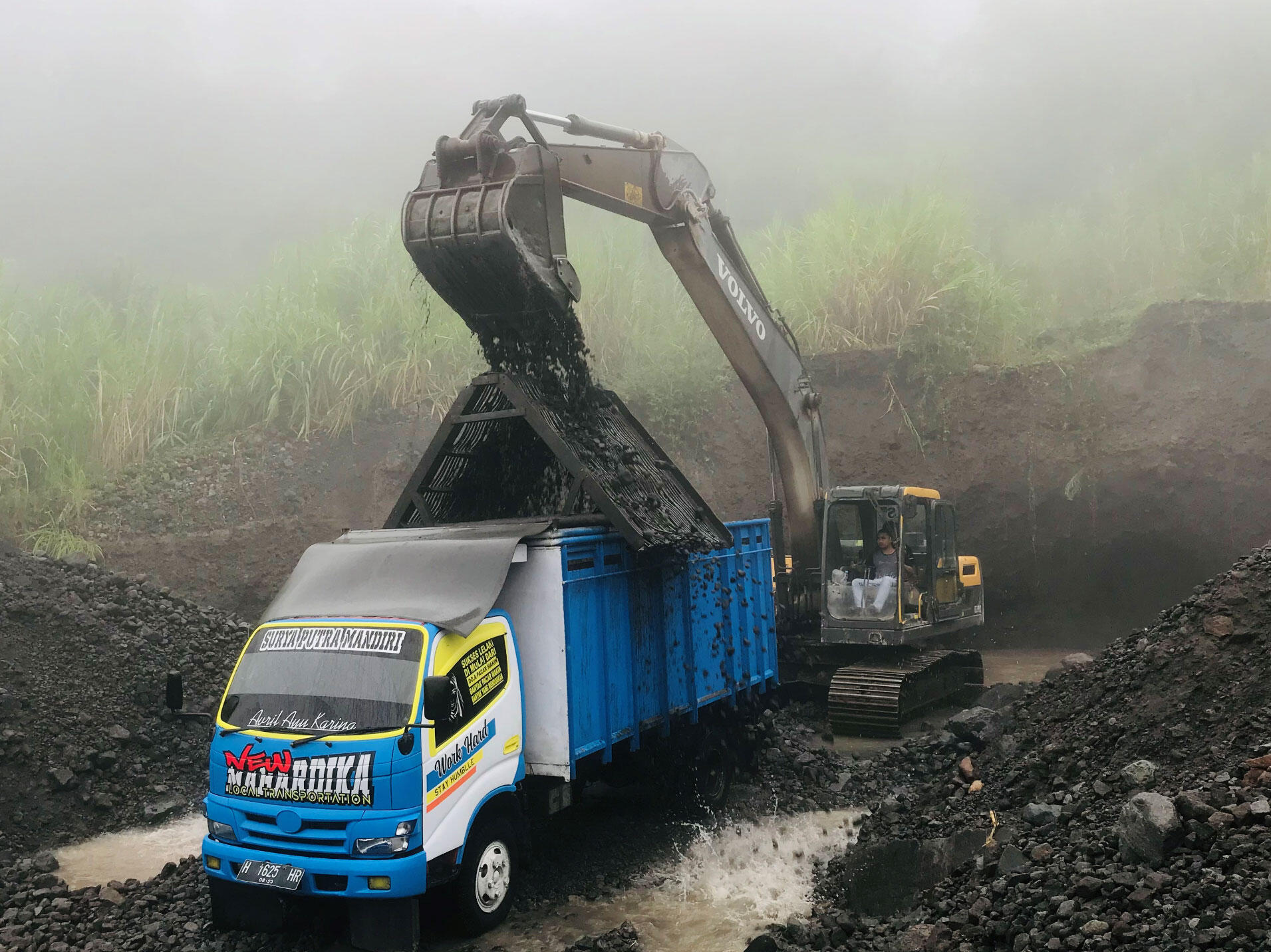 Reliability and fuel efficiency of Volvo EC210D excavator satisfy Indonesian customer