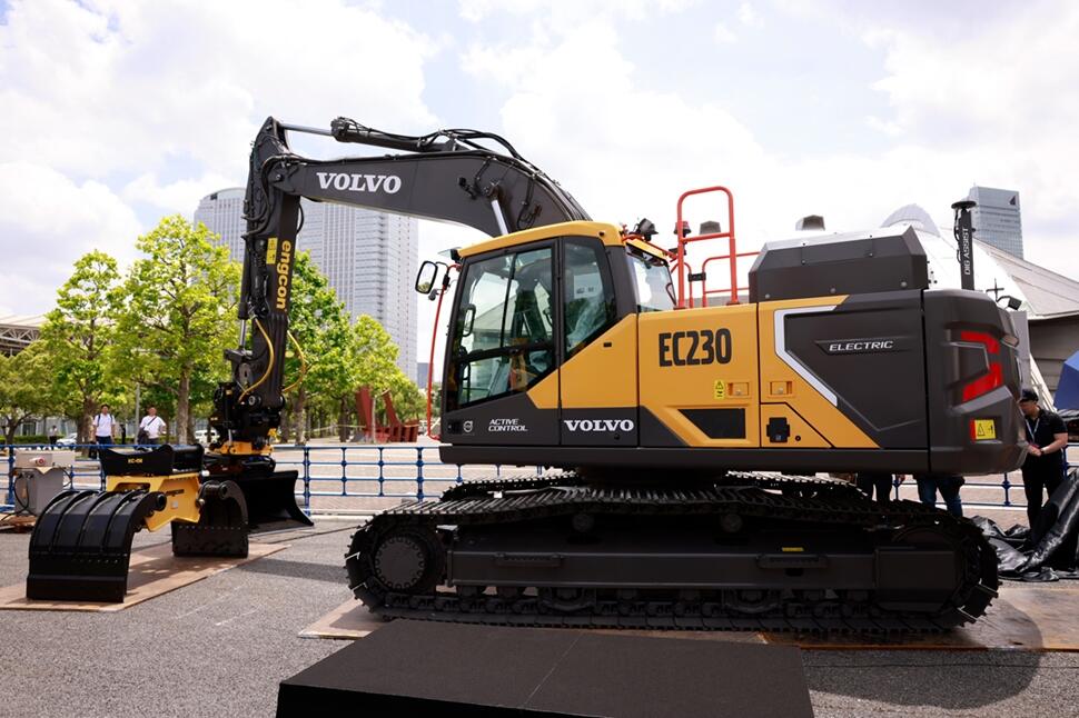 EC230 Electric excavator at the CSPI-EXPO