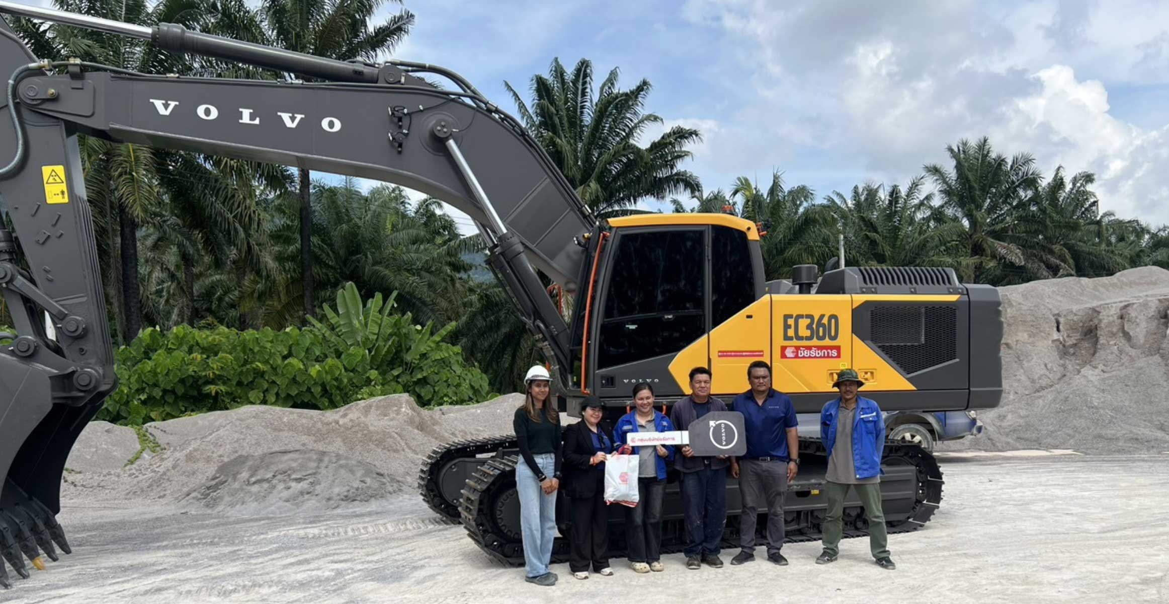 Southern Group becomes first Thailand customer to receive two New Generation EC360 Excavators-2