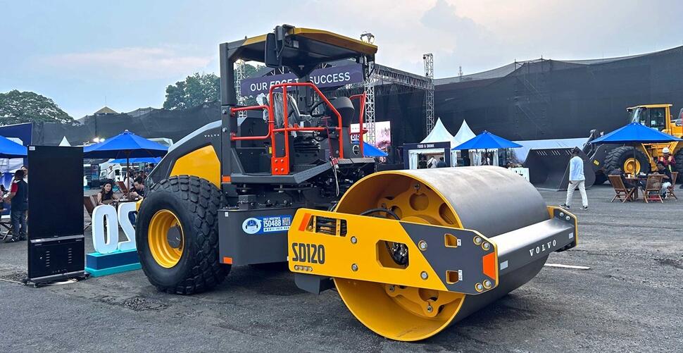 Volvo-CE-debuts-New-Generation-A60-hauler-02