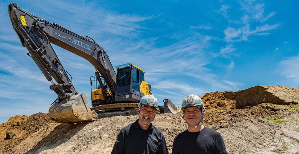 volvo-ce-launches-new-generation-ecr355-in-japan-with-first-customer-handover-02