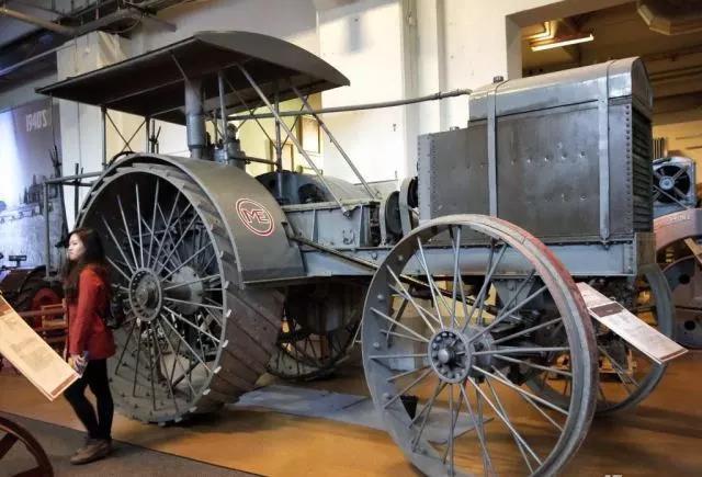 1913年生产的第一台机械拖拉机