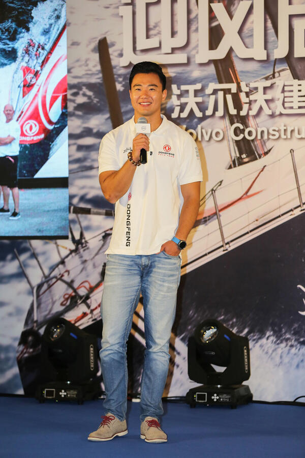 沃尔沃环球帆船赛东风队成员杨济儒同与会嘉宾分享见闻