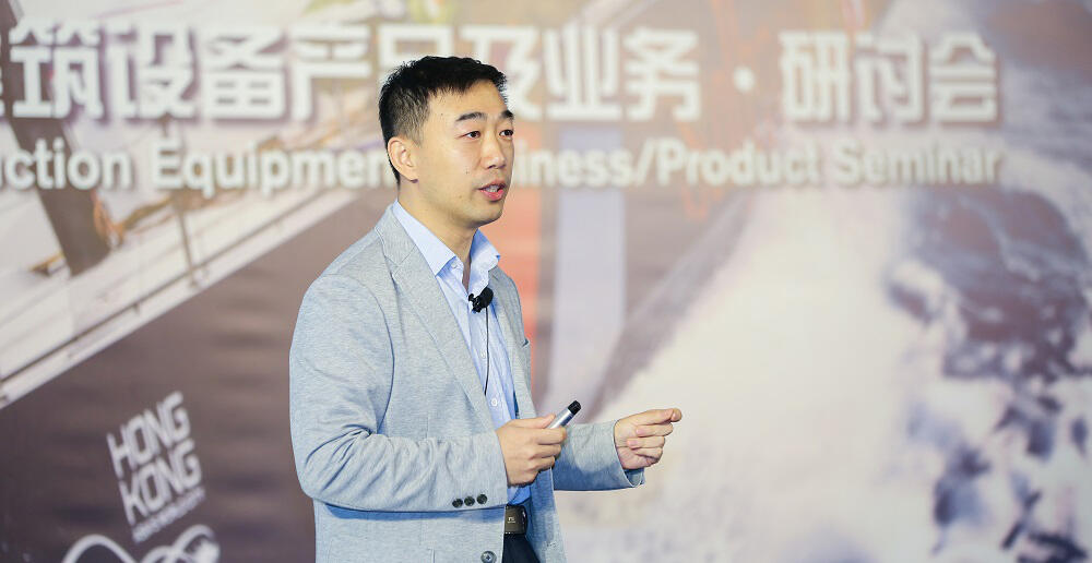 沃尔沃建筑设备投资（中国）有限公司销售支持与经销商发展副总裁陆三江介绍沃尔沃新产品动态