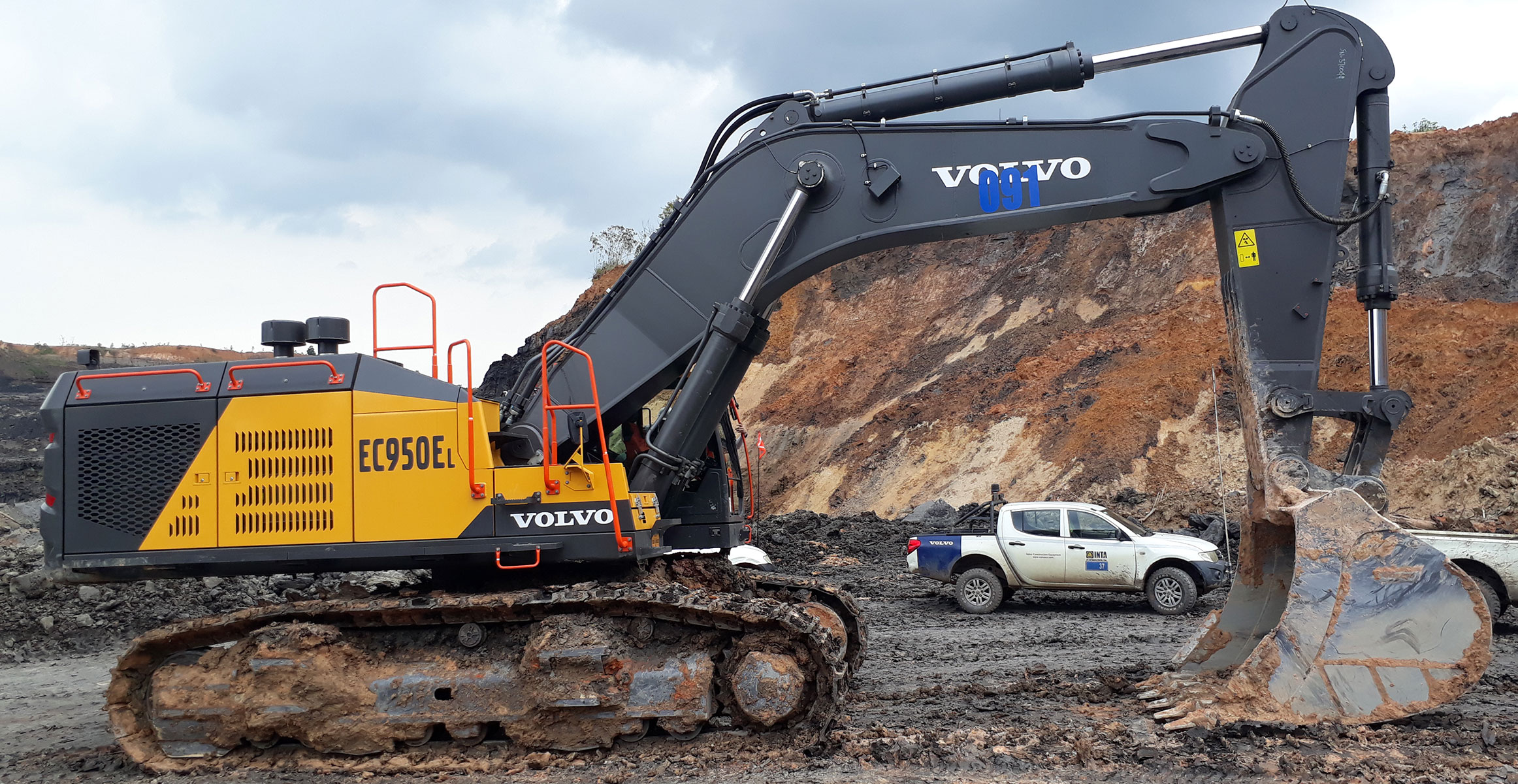 Volvo EC950E outperform larger excavators in Indonesian Volvo EC950E outperform larger excavators in Indonesian