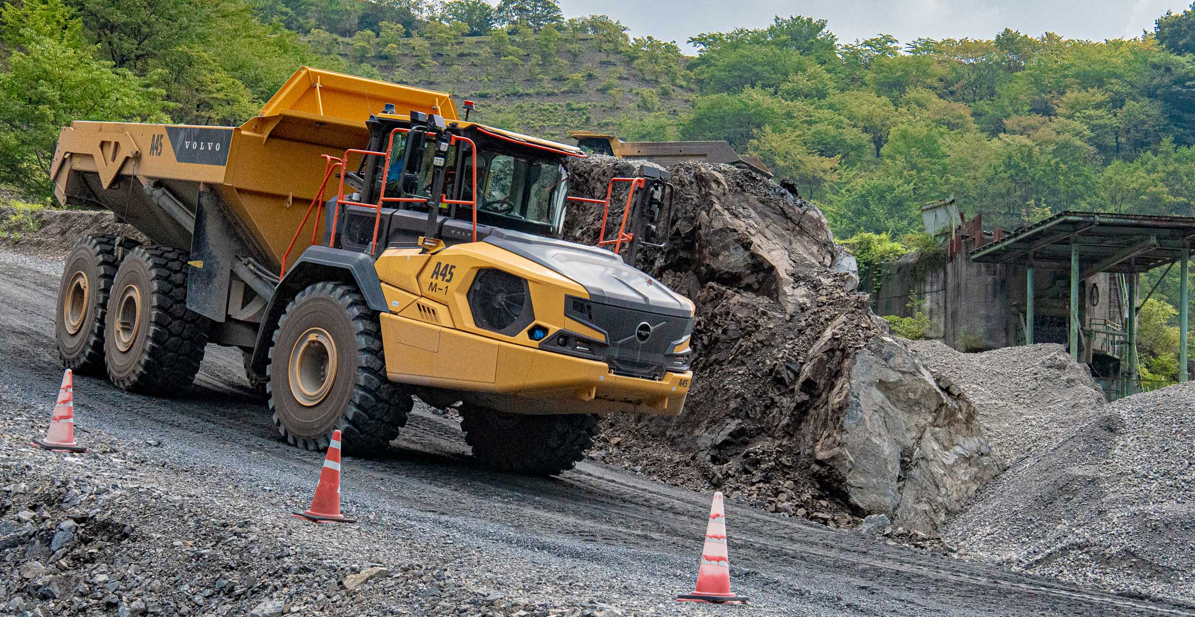 a45-articulated-haulers-japan-05-2324x1200