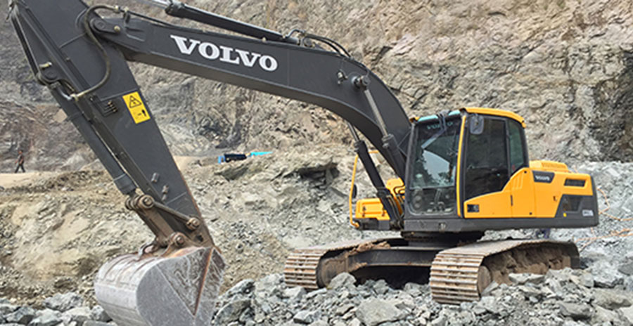 The best 22 ton excavator I have ever operated”, says the Indonesian owner of the Volvo EC220DL