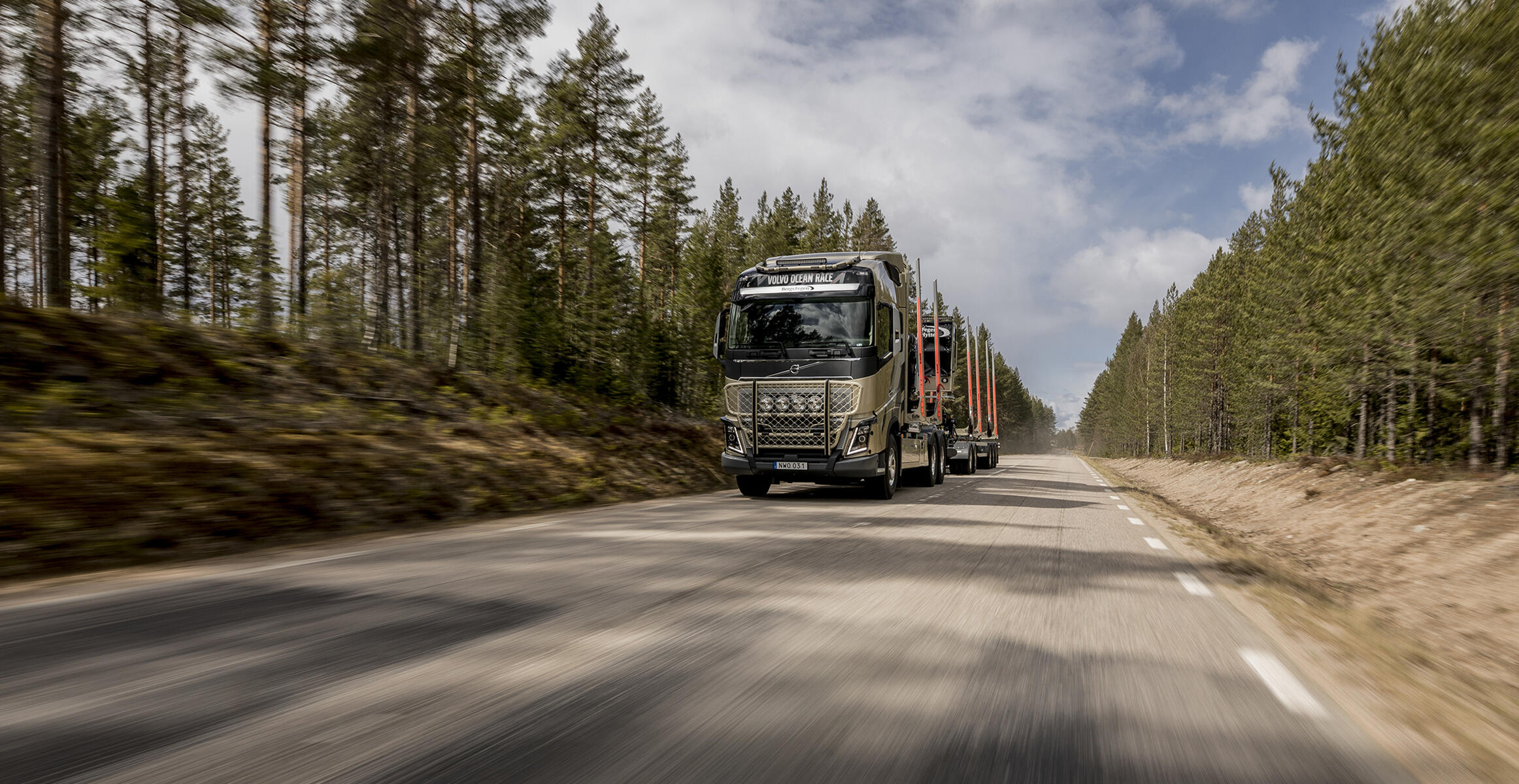 Volvo Trucks’ FH16 truck (Volvo Ocean Race Edition), courtesy of Emil Gustafson, Extendo AB