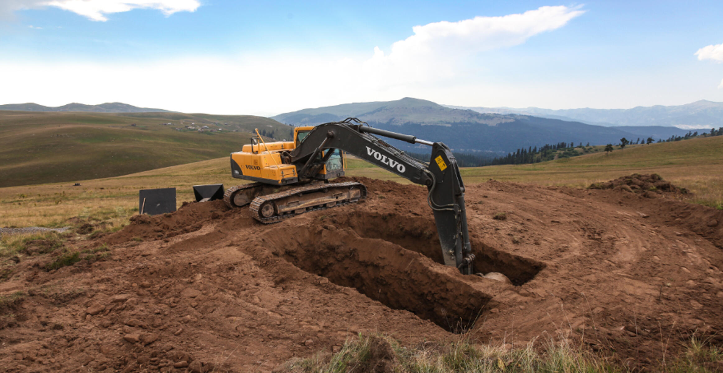 Volvo CE EC210B Georgia power lines