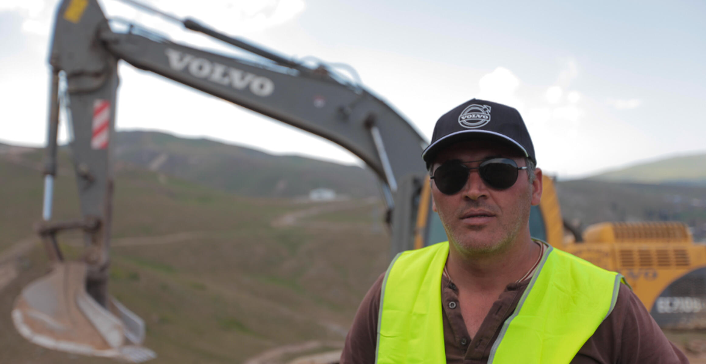 Volvo CE EC210B Georgia power lines