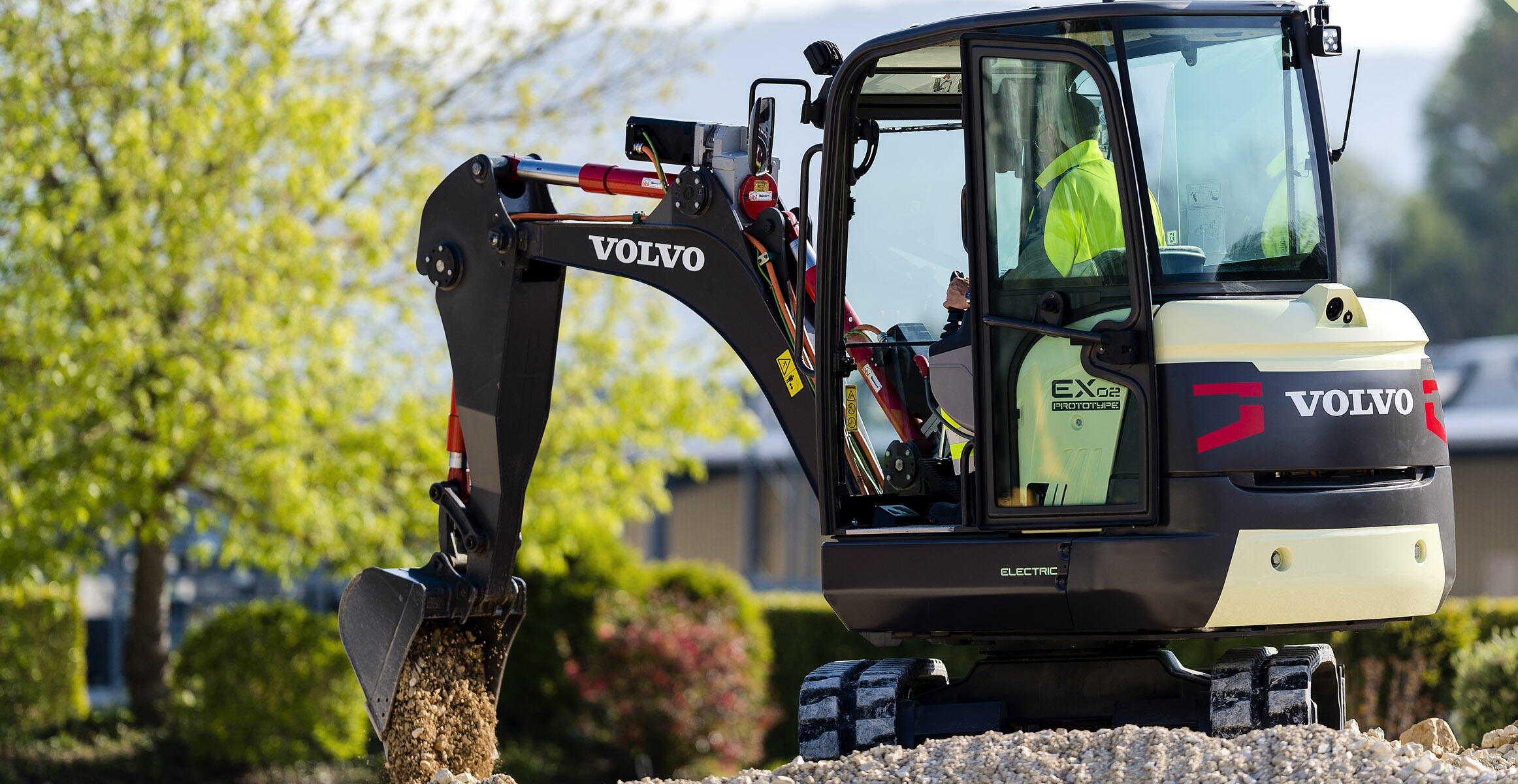 Volvo EX2 100% electric compact excavator prototype