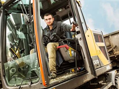 Découvrez-les. Adoptez-les. Maxime Blanchard, Opérateur pelle